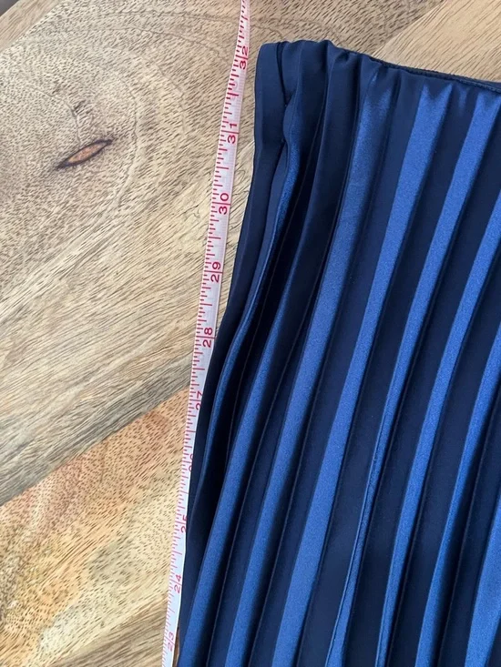 J. Crew Gwyneth Pleated Slip Skirt Navy size medium - Picture 4 of 7